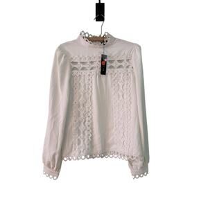 Gracia Med White Long Sleeve With Lace Accents (Smudges From Pallet Are Visible)